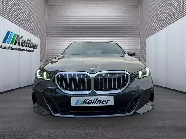 Gebraucht BMW 540 M Sport 303 PS (222 kW) 2025 Grau Limousine