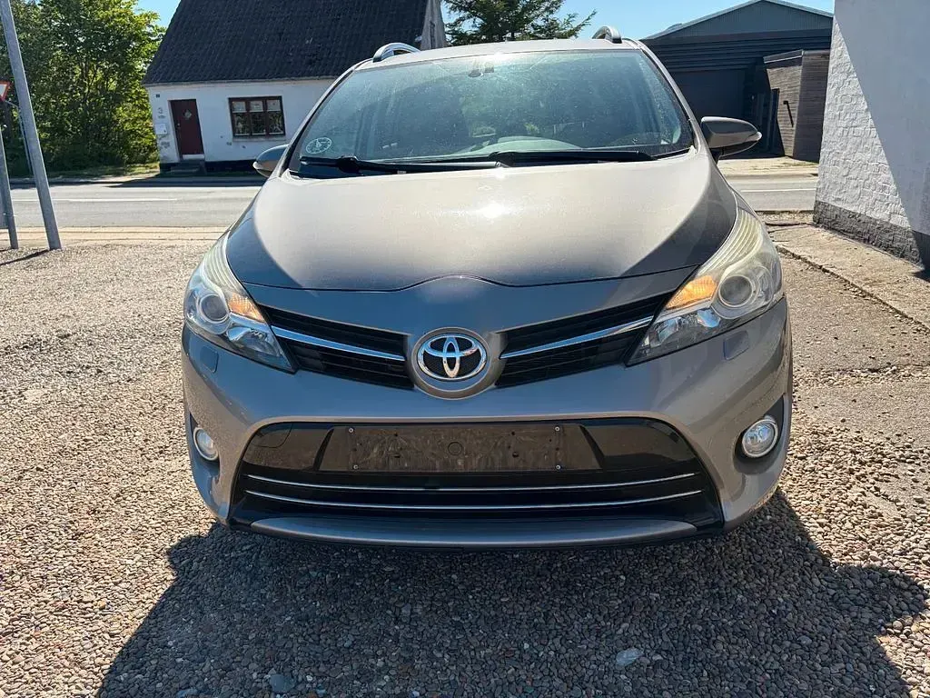 Gebraucht Toyota Verso Touch 147 PS (108 kW) 2016 Braun Van / Kleinbus