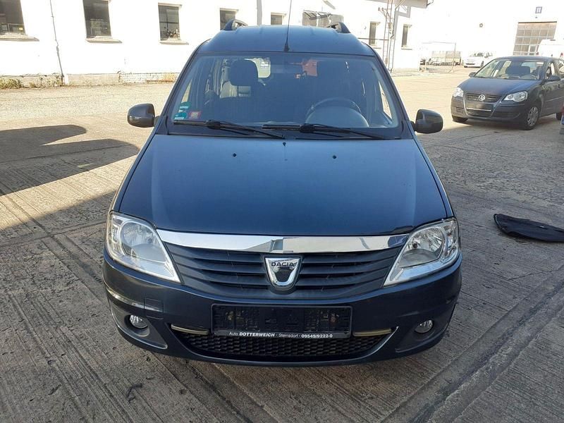 Grau Gebraucht 2011 Dacia Logan Limousine | 2.999 € (Fairer Preis) - Bild 1/4
