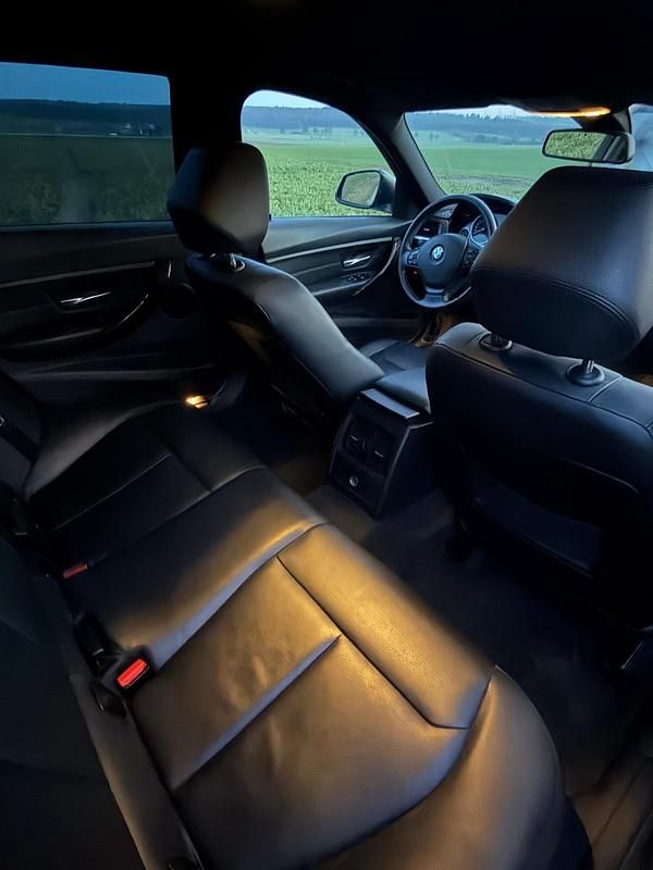 Gebraucht BMW 320 184 PS (135 kW) 2013 Schwarz Kombi