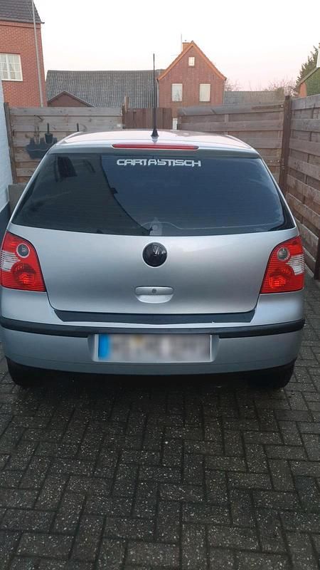 Gebraucht VW Polo 64 PS (47 kW) 2003 Silber Kleinwagen