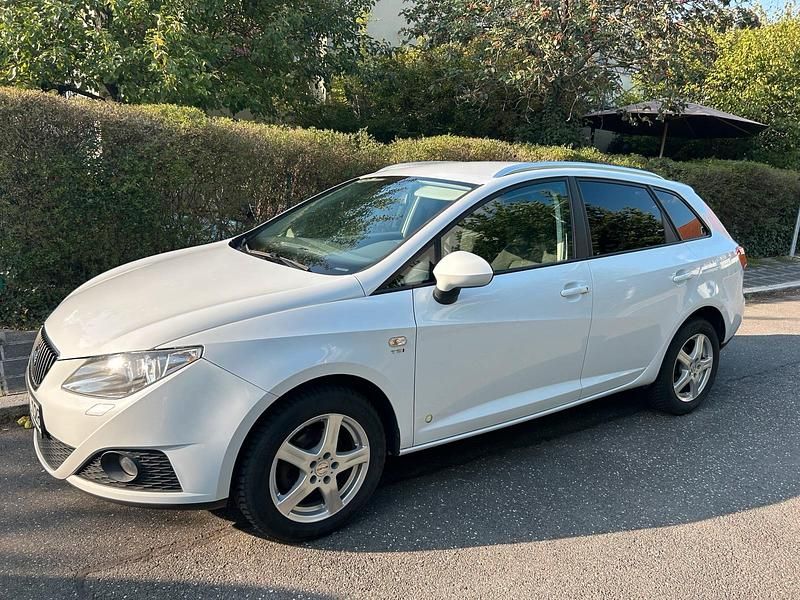 Weiß Gebraucht 2012 Seat Ibiza ST Kombi | 2.700 € (Guter Preis) - Bild 1/4