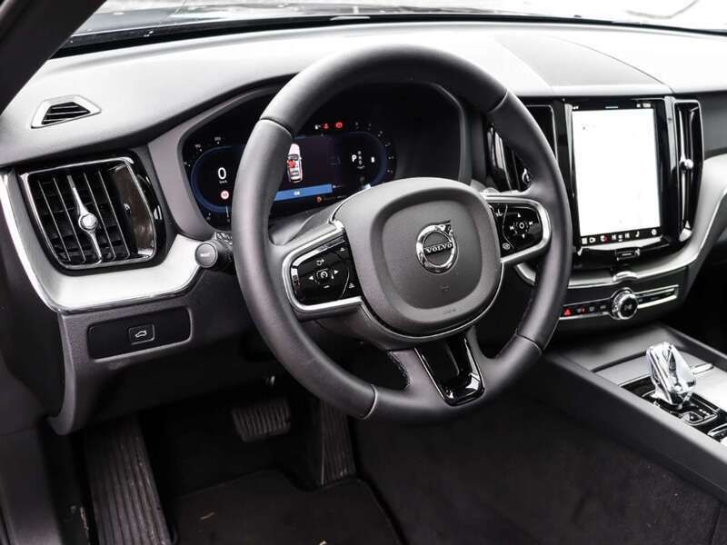 Gebraucht Volvo XC60 Plus 250 PS (183 kW) 2024 Onyx black / metallic SUV