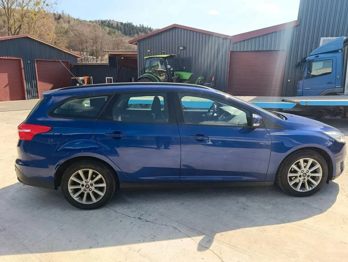 Gebraucht Ford Focus Trend 120 PS (88 kW) 2016 Blau Kombi