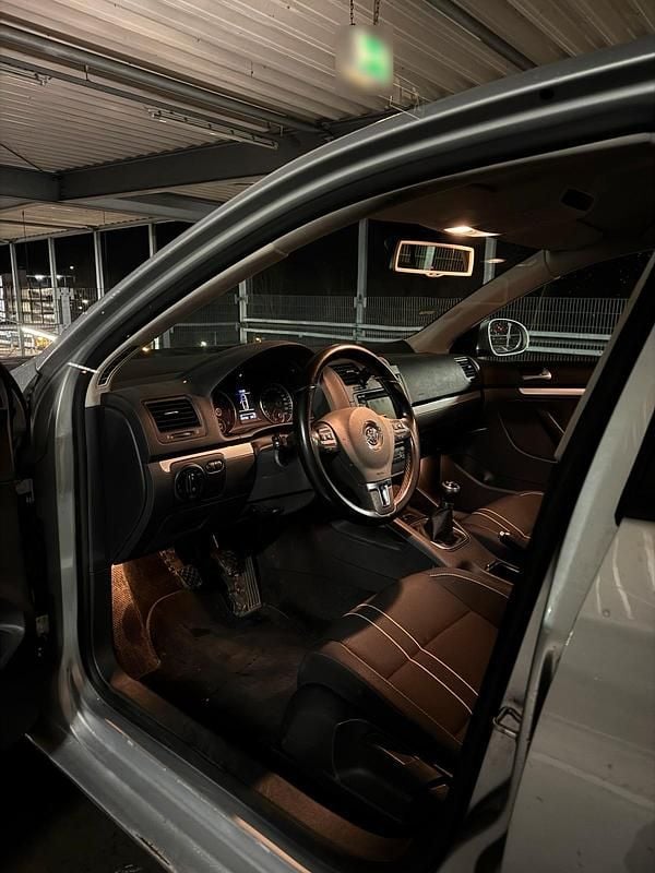 Gebraucht VW Jetta Edition 105 PS (77 kW) 2010 Silber Limousine