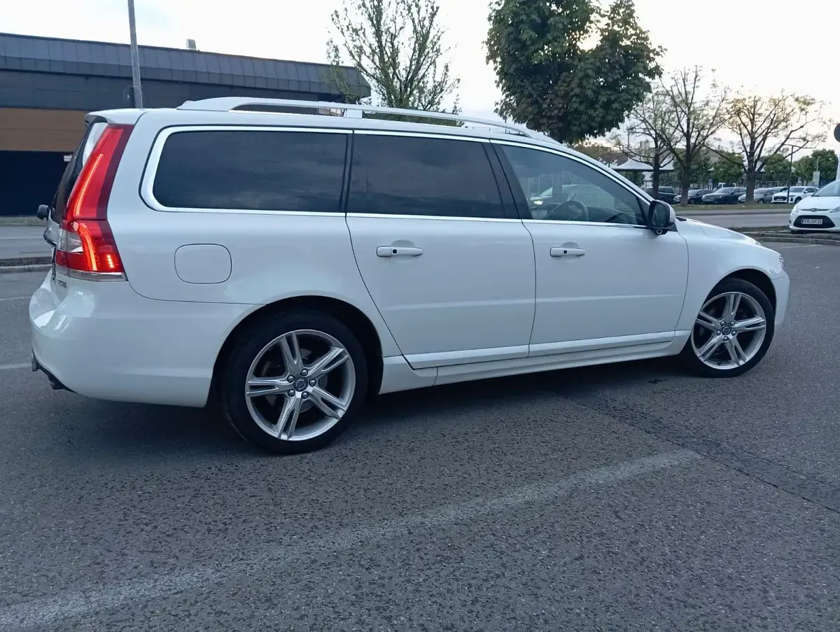 Używany Volvo V70 245 KM (180 kW) 2016 Biały Kombi