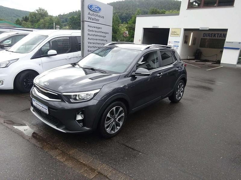 Grau Gebraucht 2018 Kia Stonic Spirit SUV | 11.990 € (Fairer Preis) - Bild 1/4