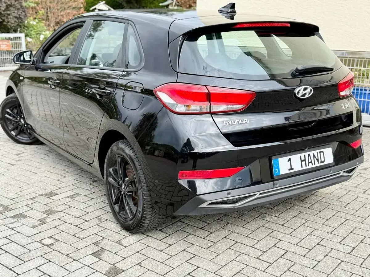 Gebraucht Hyundai i30 Trend 160 PS (117 kW) 2022 Phantom black / mic Kleinwagen