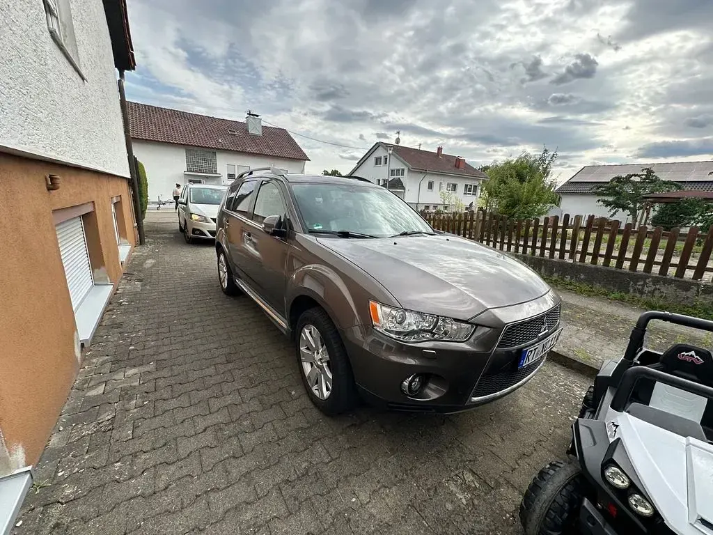 Gebraucht Mitsubishi Outlander Instyle 177 PS (130 kW) 2011 Braun SUV