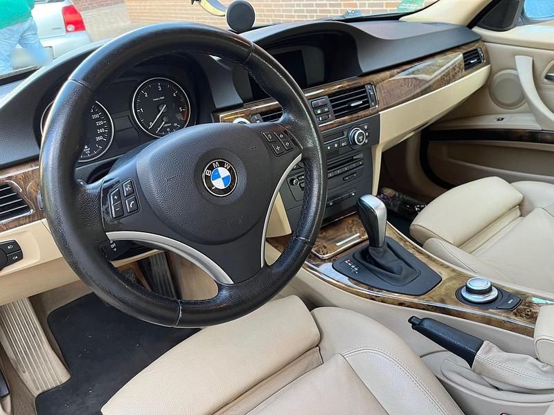 Gebraucht BMW 330 231 PS (169 kW) 2008 Rot Limousine