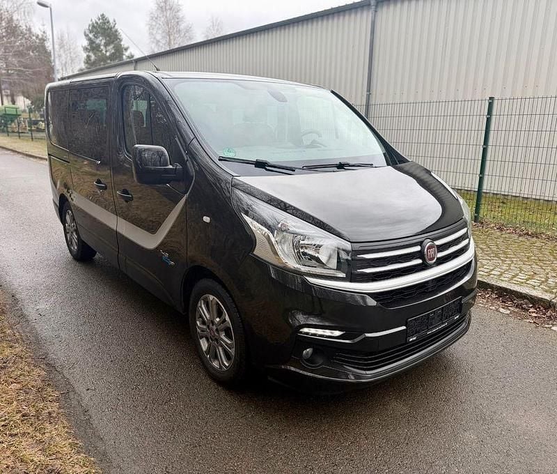Gebraucht Fiat Talento Family 145 PS (106 kW) 2017 Schwarz Van / Kleinbus