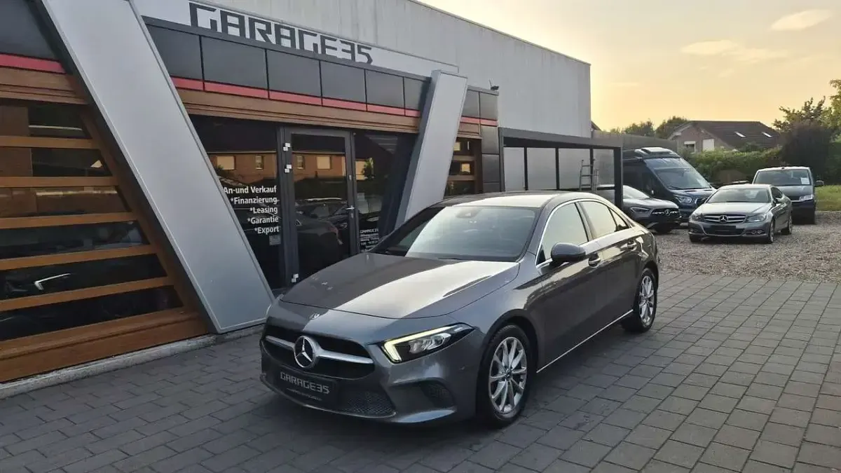 Gebraucht Mercedes A200 Progressive 163 PS (119 kW) 2019 Grau Limousine