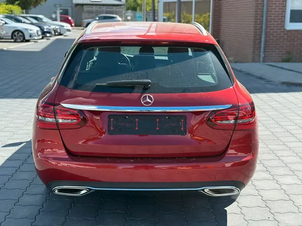Gebraucht Mercedes 300 258 PS (189 kW) 2019 Rot Limousine