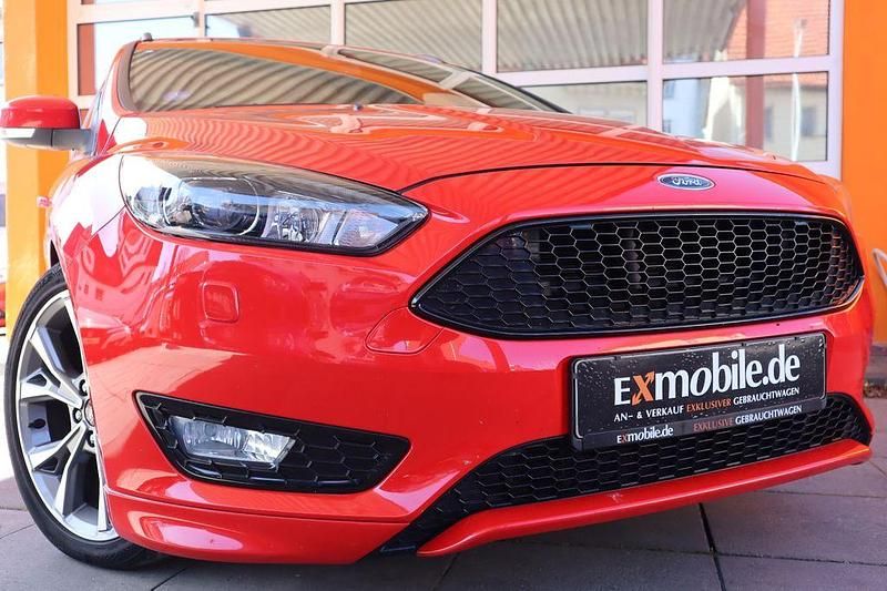 Rot Gebraucht 2017 Ford Focus ST-Line Limousine | 12.799 € (Fairer Preis) - Bild 1/4
