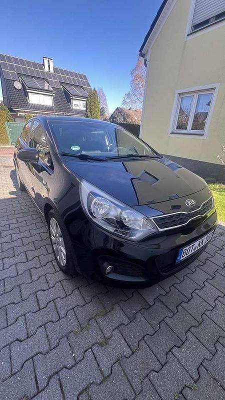 Gebraucht Kia Rio DREAM-TEAM Edition 86 PS (63 kW) 2014 Schwarz Kleinwagen