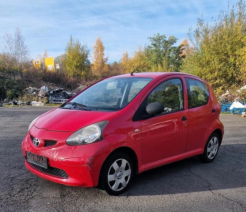 Rot Gebraucht 2007 Toyota Aygo Kleinwagen | 800 € (Superpreis) - Bild 1/4