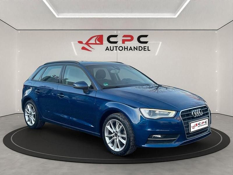 Blau Gebraucht 2013 Audi A3 Ambiente Limousine | 9.600 € (Guter Preis) - Bild 1/4