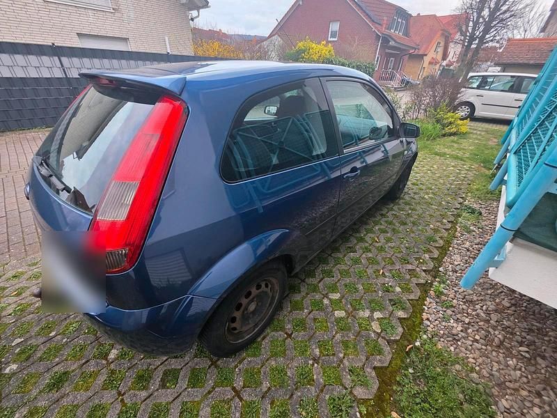 Gebraucht Ford Fiesta 100 PS (73 kW) 2005 Blau Kleinwagen