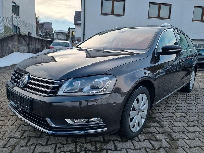 Braun Gebraucht 2012 VW Passat Highline Kombi | 5.555 € (Superpreis) - Bild 1/4
