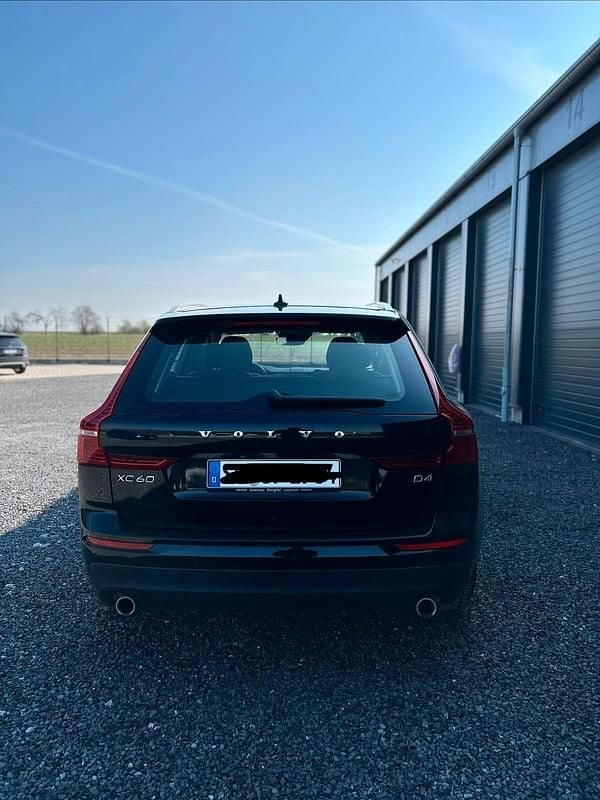 Gebraucht Volvo XC60 Momentum 190 PS (139 kW) 2020 Schwarz SUV