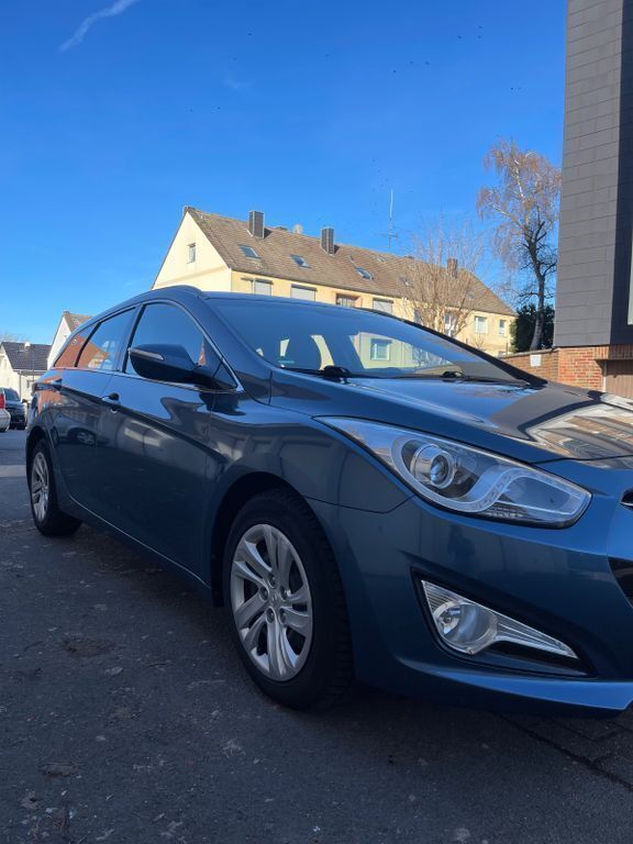 Blau Gebraucht 2013 Hyundai i40 Edition Kombi | 6.999 € (Fairer Preis) - Bild 1/4