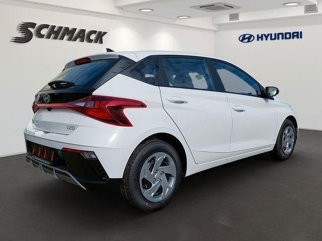 Neu Hyundai i20 Select 101 PS (74 kW) 2025 Weiß Limousine