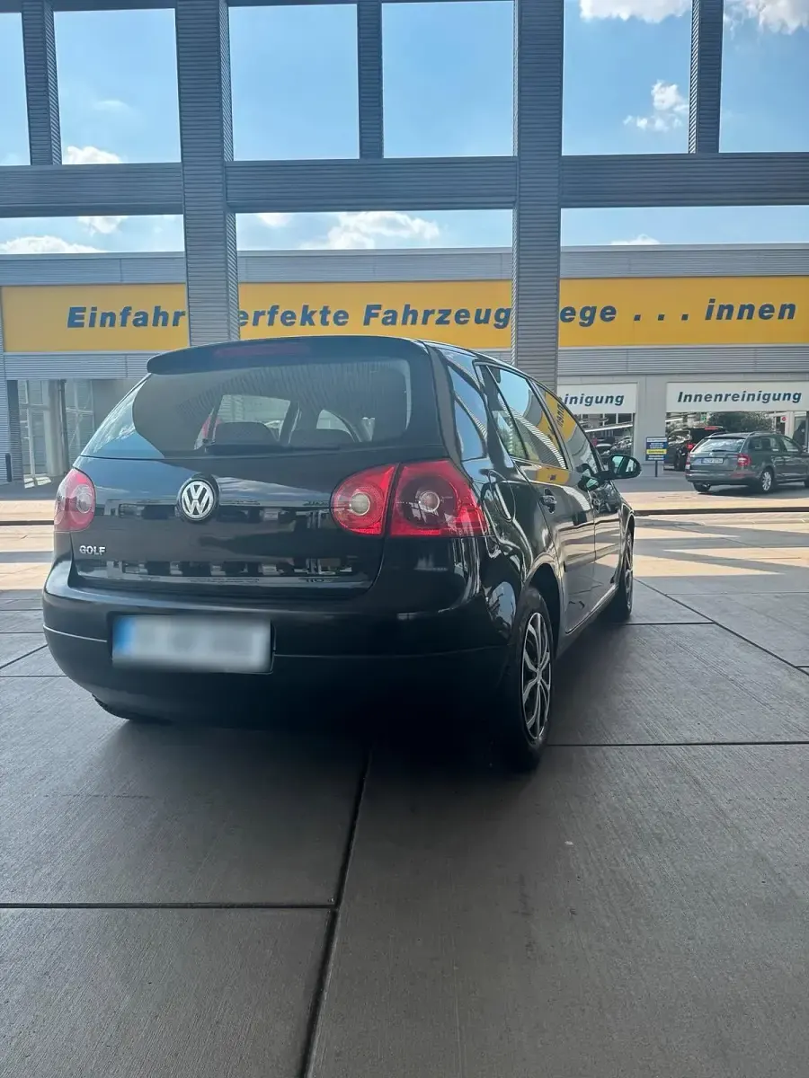 Gebraucht VW Golf V 75 PS (55 kW) 2004 Schwarz Kleinwagen