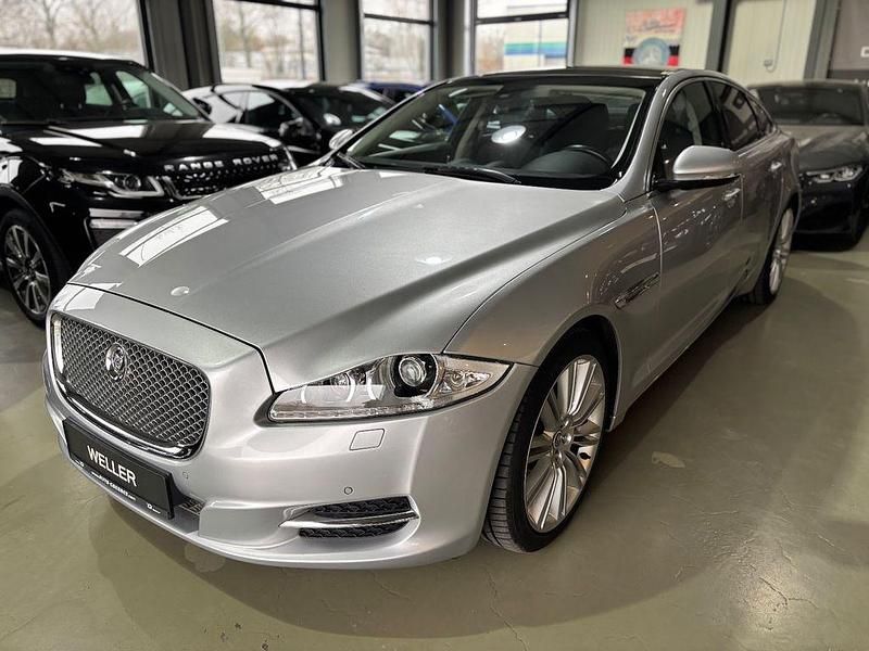 Grau Gebraucht 2013 Jaguar XJ Premium Luxury Limousine | 16.900 € (Fairer Preis) - Bild 1/4