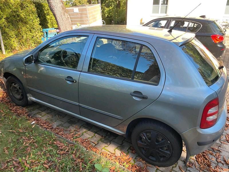 Andere farben Gebraucht 2004 Skoda Fabia Kombi | 3.150 € (Teuer) - Bild 1/4