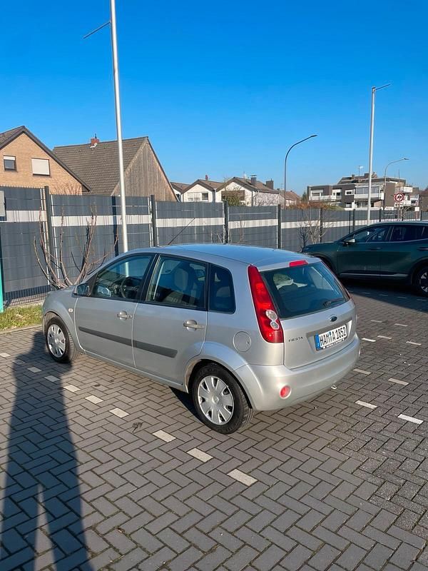 Gebraucht Ford Fiesta 80 PS (58 kW) 2007 Silber Kleinwagen