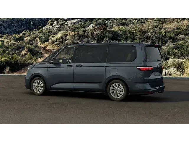 Gebraucht VW T7 Life 150 PS (110 kW) 2025 Starlight blue metallic Van