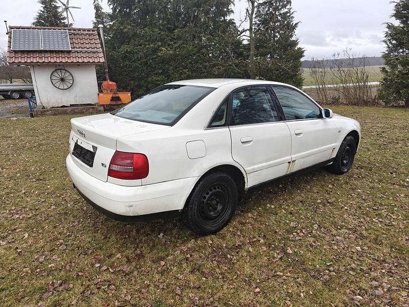 Gebraucht Audi A4 101 PS (74 kW) 1999 Weiß Limousine