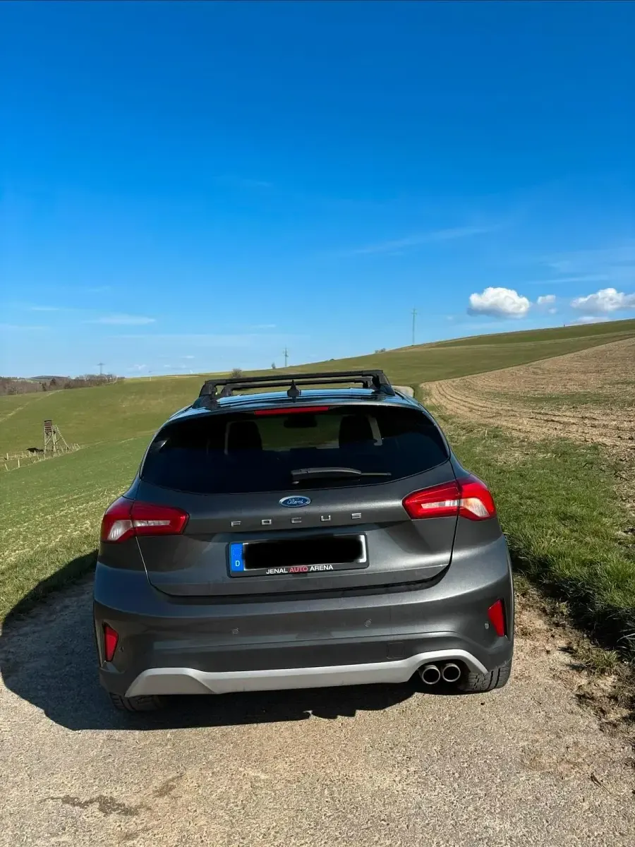 Używany Ford Focus Active 125 KM (91 kW) 2019 Szary Sedan/Limuzyna