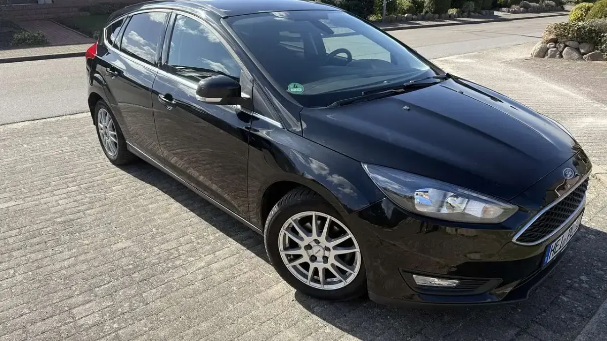Używany Ford Focus Cool & Connect 120 KM (88 kW) 2018 Czarny Hatchback