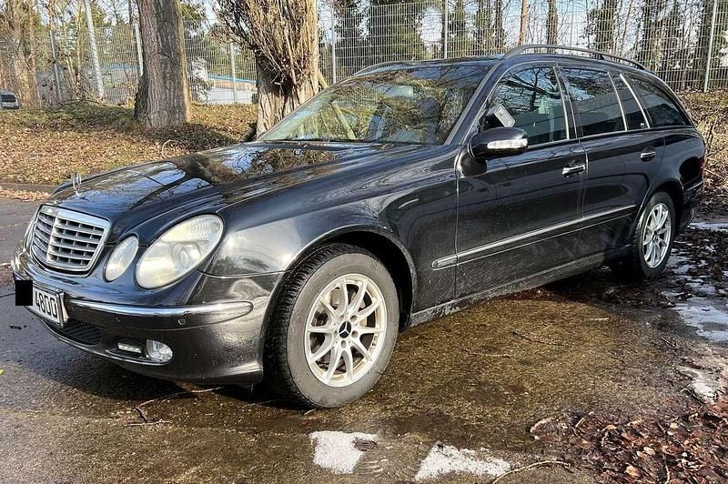 Gebraucht Mercedes E200 Elegance 163 PS (119 kW) 2003 Schwarz Kombi