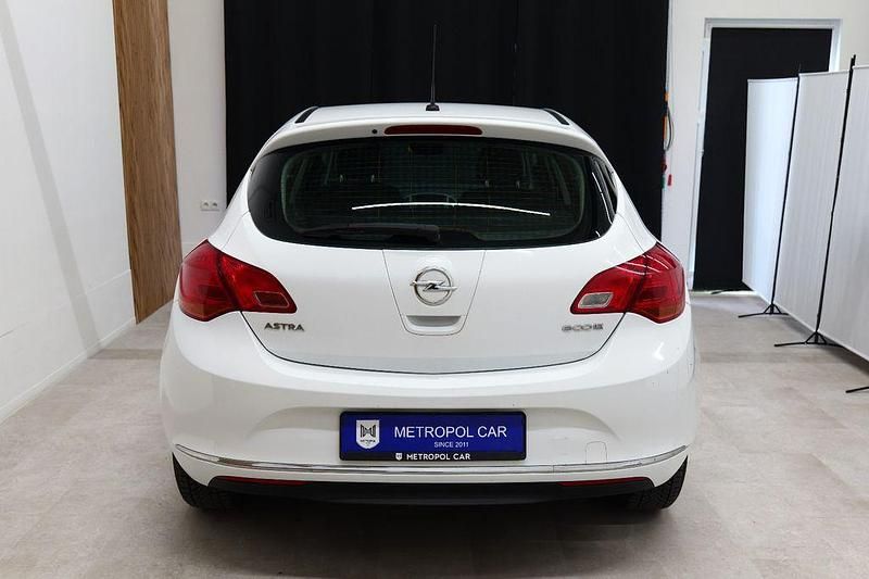 Usata Opel Astra 101 CV (74 kW) 2012 Bianco Berlina