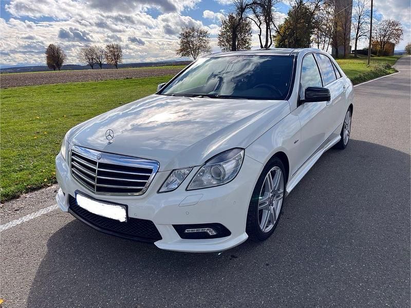 Weiß Gebraucht 2011 Mercedes E300 Avantgarde Limousine | 12.500 € (Etwas zu teuer) - Bild 1/4