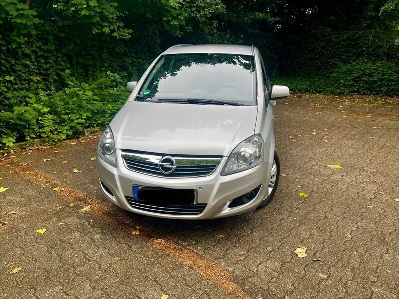 Silber Gebraucht 2013 Opel Zafira Family Van / Kleinbus | 6.990 € (Fairer Preis) - Bild 1/4