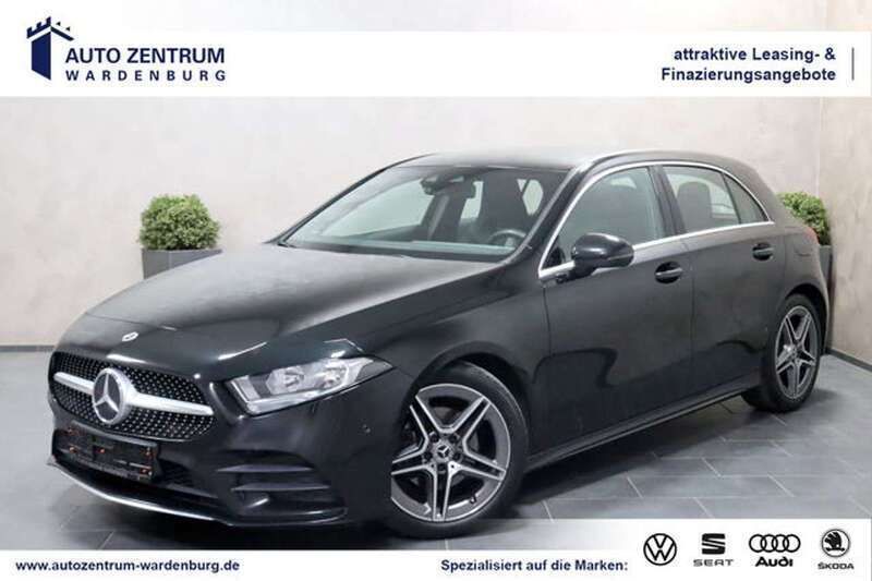 Kosmosschwarz metallic Gebraucht 2020 Mercedes A200 AMG Limousine | 23.450 € (Fairer Preis) - Bild 1/4