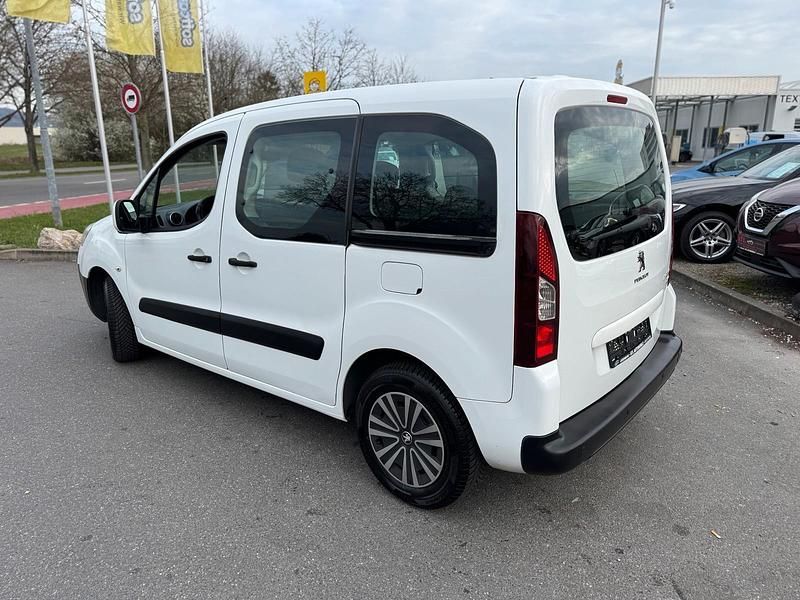 Gebraucht Peugeot TePee 98 PS (72 kW) 2013 Weiß Van / Kleinbus