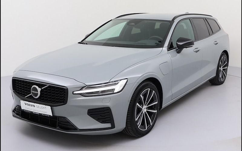Grau Gebraucht 2025 Volvo V60 Plus Kombi | 40.450 € (Guter Preis) - Bild 1/4