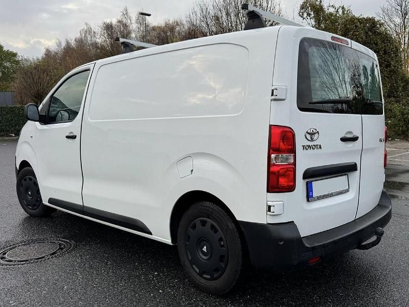 Gebraucht Toyota Proace 120 PS (88 kW) 2020 Weiß Van / Kleinbus