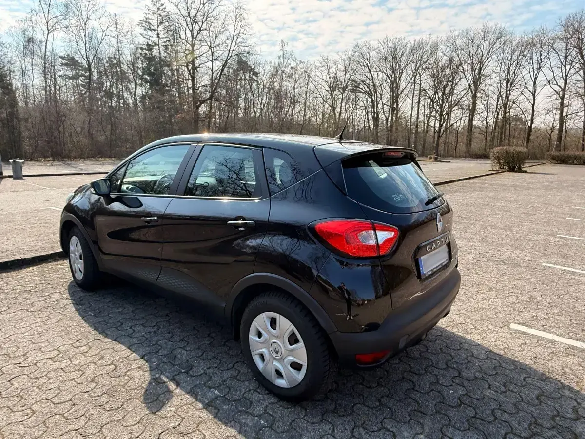 Używany Renault Captur 90 KM (66 kW) 2015 Czarny SUV