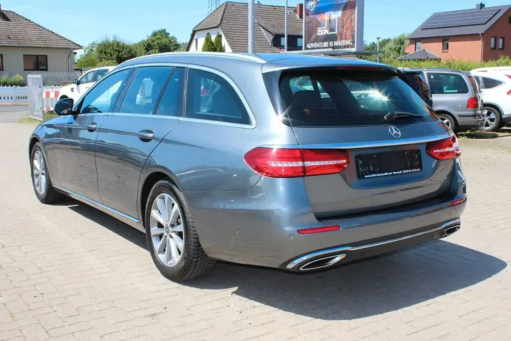 Gebraucht Mercedes E200 184 PS (135 kW) 2017 Grau Limousine