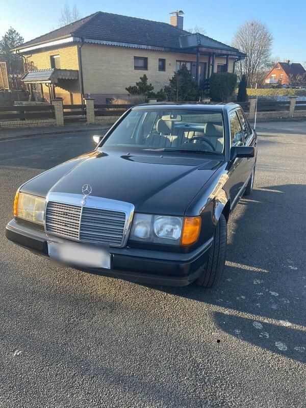 Blau Gebraucht 1988 Mercedes E200 Limousine | 5.500 € - Bild 1/4