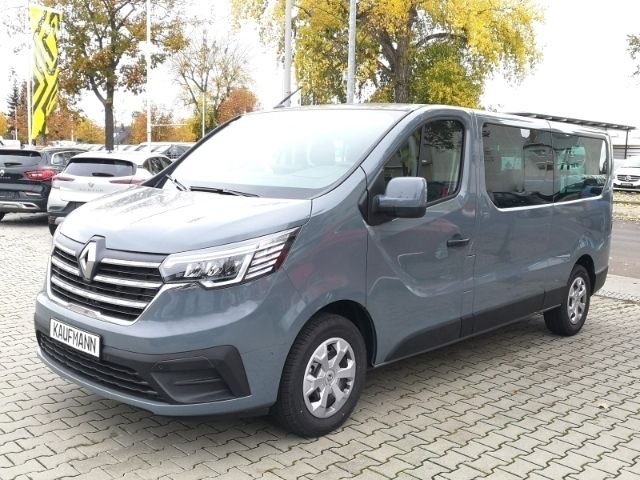 Schwarz Gebraucht 2023 Renault Trafic Life Van / Kleinbus | 30.890 € (Teuer) - Bild 1/4
