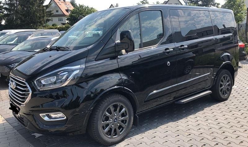 Schwarz Gebraucht 2020 Ford Tourneo Custom Titanium X Van / Kleinbus | 33.400 € (Superpreis) - Bild 1/4