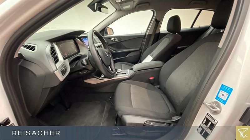Gebraucht BMW 118 Advantage 150 PS (110 kW) 2022 Mineralweiß metallic Kleinwagen