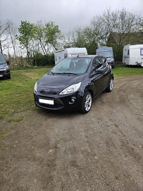 Second-hand Ford Ka Titanium 69 CP (50 kW) 2014 Negru Hatchback