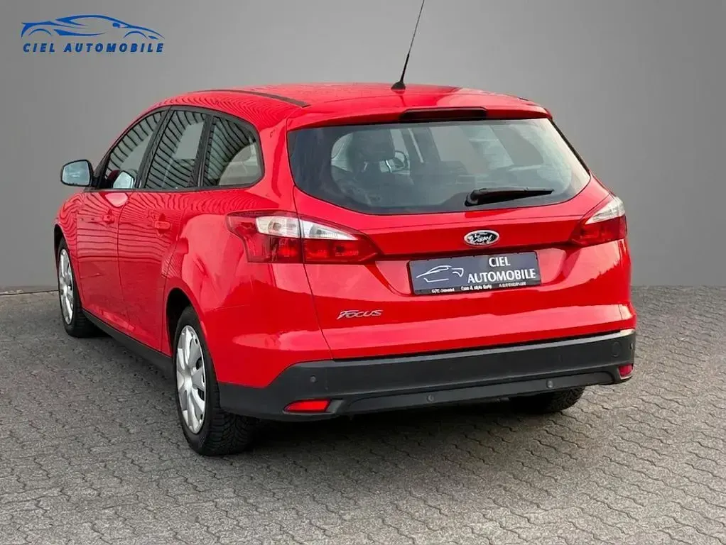 Gebraucht Ford Focus Trend 116 PS (85 kW) 2013 Rot Limousine